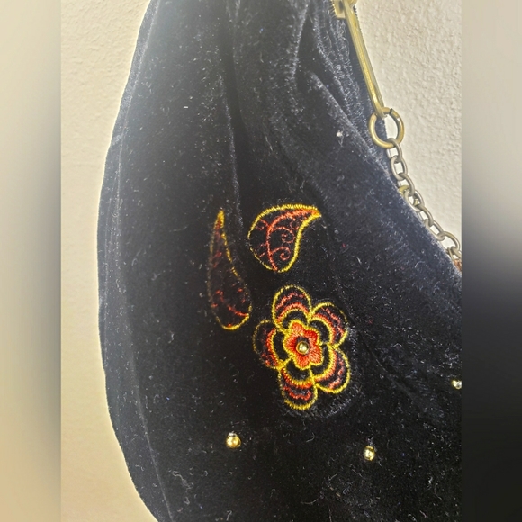 SO Ladies Black Velvet Hand/ Shoulder Purse Embroidered With Roses - Picture 3 of 16
